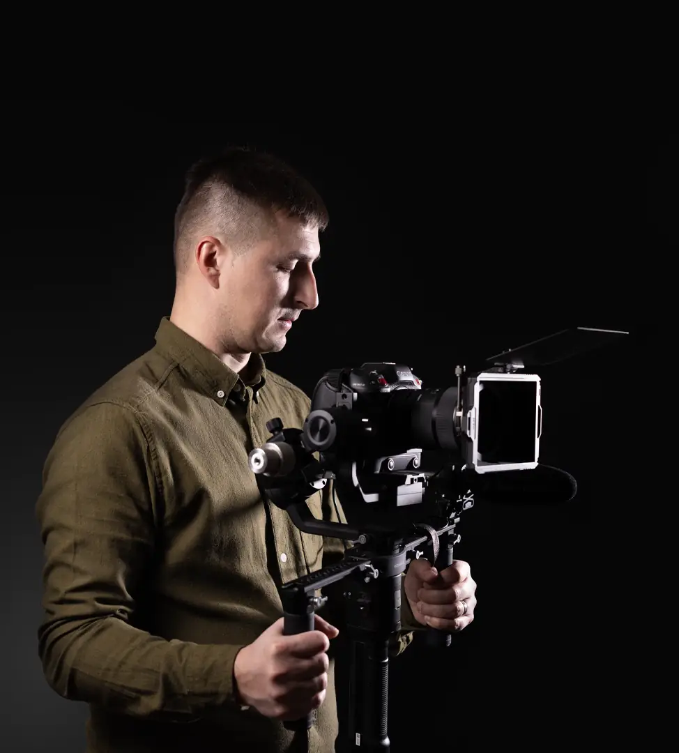 Videograf Emrah Halilovic mit Gimbal-Kamera