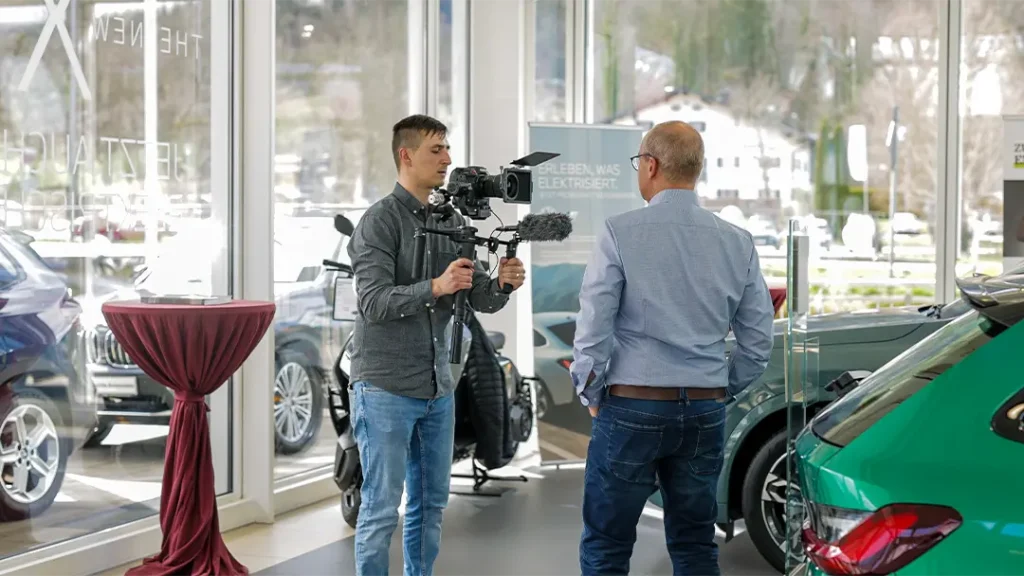 Interview-Dreh in einem Autohaus